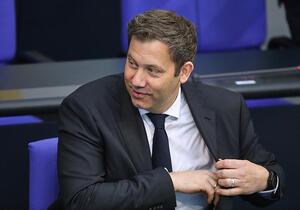 Klingbeil legt sein Geld 