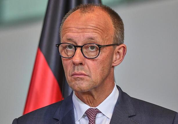 Bild vergrößern: Merz gratuliert Nawrocki zum Wahlsieg