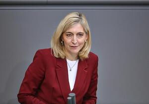 Warken will Masken-Bericht dem Haushaltsausschuss vorlegen