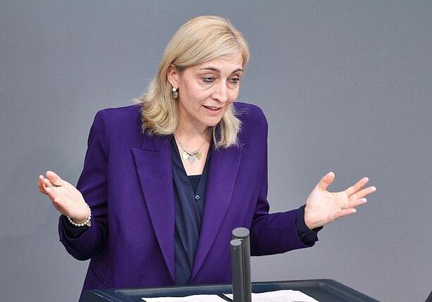 Bild vergr&ouml;&szlig;ern: Kassen erzielen hohen Überschuss - Warken sieht keine Entspannung