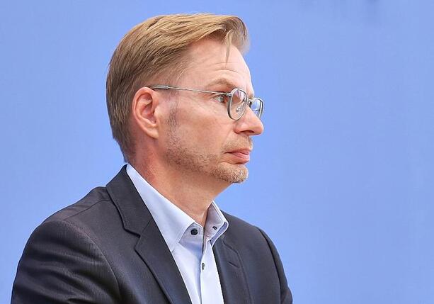 Bild vergr&ouml;&szlig;ern: Steuerzahler-Bund warnt vor Verdoppelung der Zinskosten bis 2029