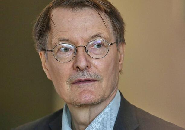 Bild vergr&ouml;&szlig;ern: Lauterbach kritisiert Unterfinanzierung von ME/CFS-Forschung scharf