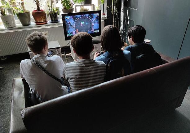 Bild vergr&ouml;&szlig;ern: Umfrage: Frauen zocken täglich knapp 20 Minuten mehr als Männer