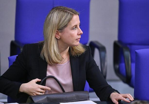 Bild vergrößern: Hubertz bei Vergesellschaftung von Wohnungsunternehmen skeptisch