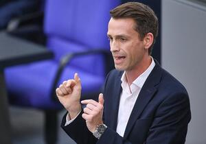 Grünen-Fraktion attackiert Merz und Union in Steuerdebatte