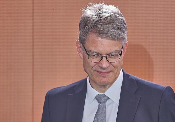 Bild vergr&ouml;&szlig;ern: Schnieder will langfristige Lösung für Deutschlandticket finden