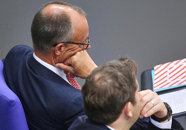 Bild vergrößern: Infratest: Zufriedenheit mit Schwarz-Rot sinkt auf Rekordtief Bild vergrößern: Infratest: Zufriedenheit mit Schwarz-Rot sinkt auf Rekordtief