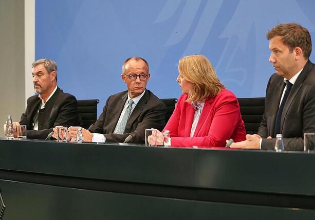 Bild vergrößern: Koalitionsausschuss vereinbart Grundsätze für Sozialstaatsreform Bild vergrößern: Koalitionsausschuss vereinbart Grundsätze für Sozialstaatsreform