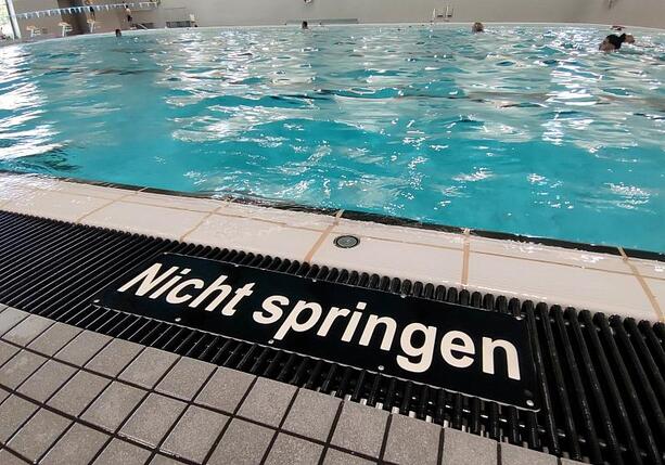 Bild vergrößern: VKU-Umfrage: Mehr als jedes zweite Hallenbad muss saniert werden