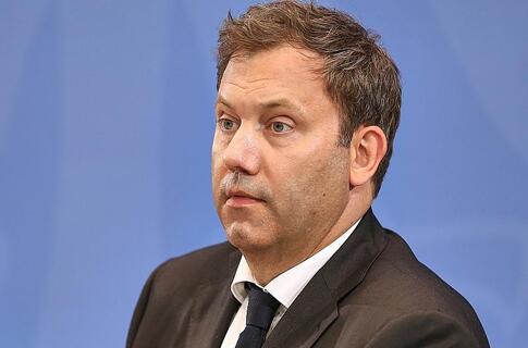 Schröder lobt Klingbeils Reformbemühungen als 