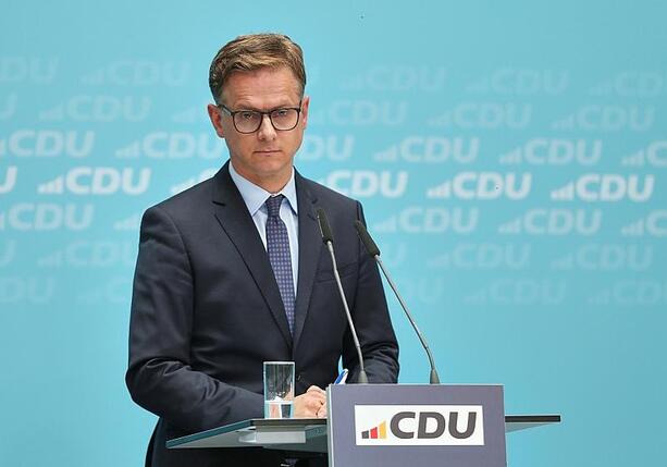 Bild vergrößern: Linnemann drängt auf Agenda 2030 nach Vorbild Gerhard Schröders
