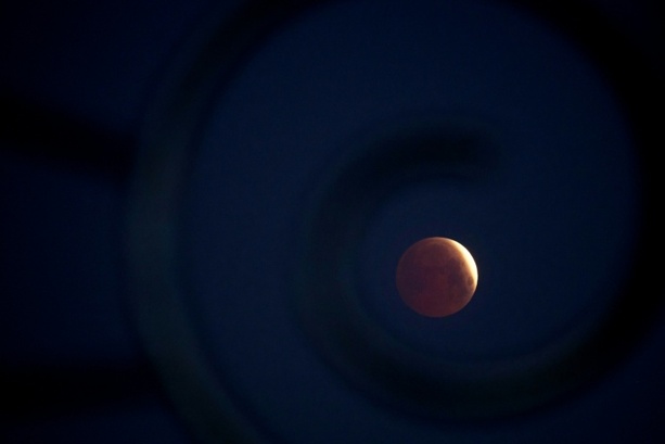 Bild vergrößern: Totale Mondfinsternis am Sonntag am Abendhimmel sichtbar