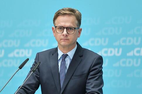 Linnemann will Fördermittel für bestimmte NGOs reduzieren
