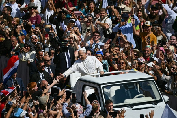 Bild vergrößern: 80.000 Menschen feiern in Rom Heiligsprechung von Influencer Gottes