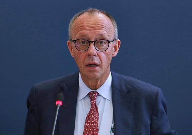 Bild vergrößern: Merz wundert sich über Kritik an außenpolitischem Fokus