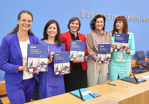 Bild vergrößern: OECD-Studie: Bildungsniveau auf Allzeithoch - Barrieren bleiben