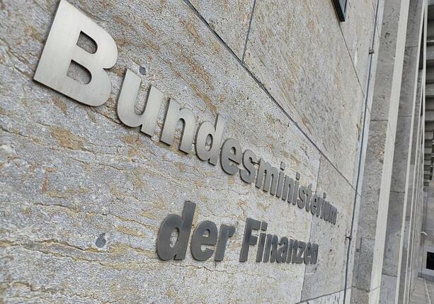 Bild vergrößern: Ifo: Bundesregierung lagert Investitionen in Sondervermögen aus
