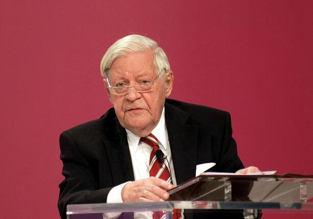 Bild vergrößern: US-Dokumente: Kanzler Schmidt fürchtete 1980 einen Weltkrieg