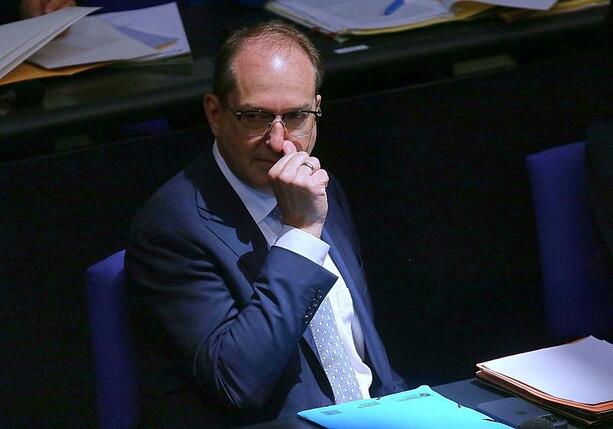 Bild vergrößern: Dobrindt will Orchester-Ausladung mit belgischem Kollegen besprechen