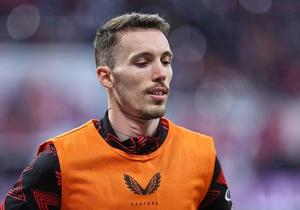 Bild vergr&ouml;&szlig;ern: Bundesliga: Leverkusen trotzt Unterzahl und besiegt Frankfurt 3:1