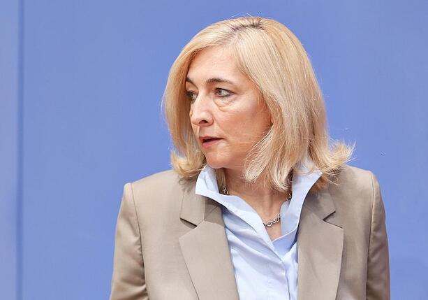 Bild vergrößern: Gesundheitsministerin gegen Pflegevollversicherung