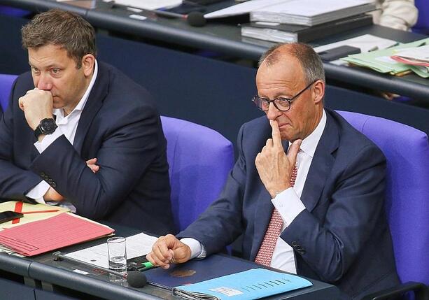 Bild vergrößern: Insa: Schwarz-Rot fällt auf neuen Tiefststand
