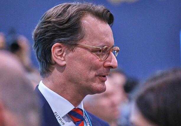 Bild vergrößern: Wüst gibt sich mit CDU-Ergebnis bei NRW-Kommunalwahl zufrieden