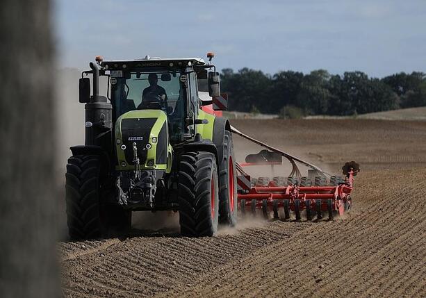 Bild vergrößern: Zollgewerkschaft kritisiert Ausnahmen bei Kfz-Steuer für Landwirte Bild vergrößern: Zollgewerkschaft kritisiert Ausnahmen bei Kfz-Steuer für Landwirte