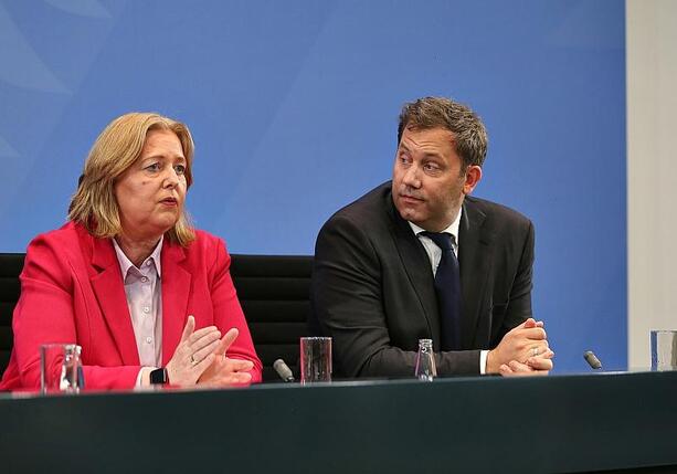 Bild vergrößern: SPD-Politiker drängen Parteispitze zu Offensive