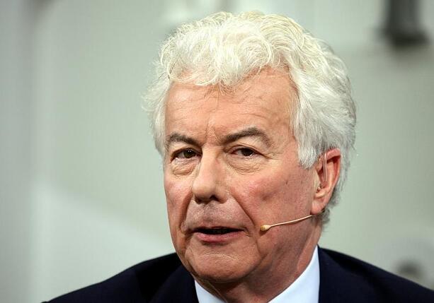 Bild vergrößern: Ken Follett sieht keinen Widerspruch zwischen Luxus und Links-Sein