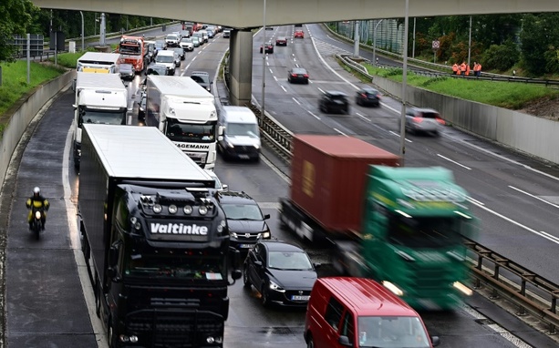 Bild vergrößern: ADAC-Bilanz: Weniger und kürzere Staus in Sommerferienzeit 2025