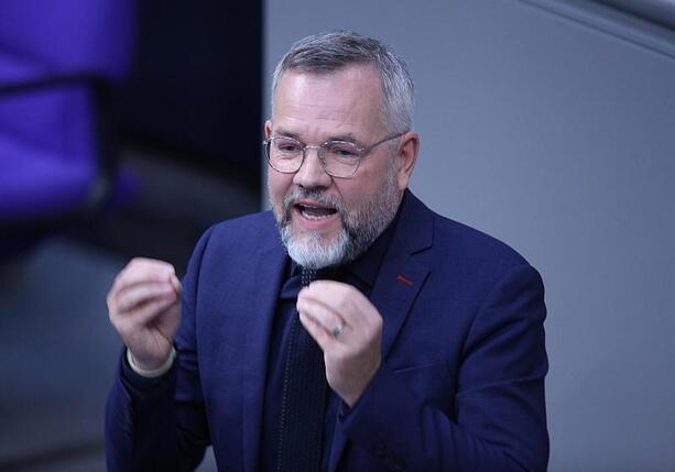 Bild vergrößern: Ex-Politiker Roth fordert Ausbau der Psychotherapie-Strukturen