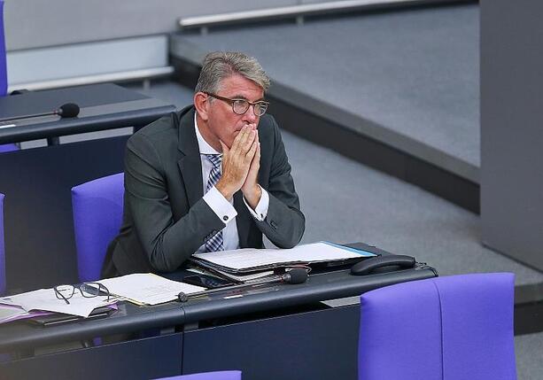Bild vergrößern: Kulturstaatsminister will Förderung bei Antisemitismus entziehen