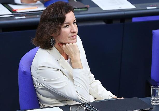Bild vergrößern: Bär will innovative Verhütungsmittel für beide Geschlechter