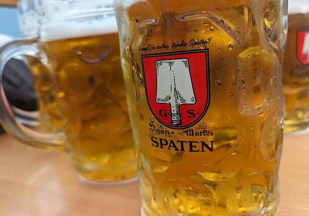 Bild vergrößern: Bierpreis auf dem Oktoberfest seit 1999 mehr als verdoppelt