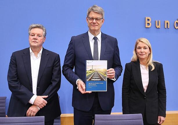 Bild vergrößern: Al-Wazir gibt Bund Schuld für Probleme bei Deutscher Bahn Bild vergrößern: Al-Wazir gibt Bund Schuld für Probleme bei Deutscher Bahn