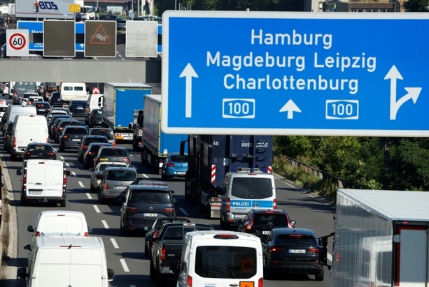 Bild vergrößern: Späturlauber und Oktoberfest: ADAC warnt vor Staus an kommendem Wochenende