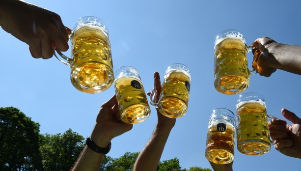 Bild vergrößern: RKI: Ein Drittel der Menschen konsumiert Alkohol in gesundheitsschädlichen Mengen