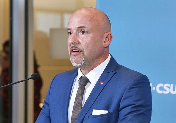 Bild vergrößern: CSU-Landesgruppenchef lehnt höhere Abgaben für Reiche ab Bild vergrößern: CSU-Landesgruppenchef lehnt höhere Abgaben für Reiche ab