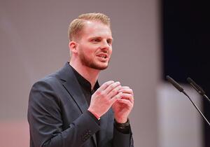 Klüssendorf kontert Grünen-Kritik am Haushalt