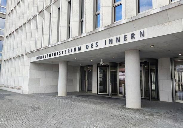 Bild vergrößern: Innenministerium sieht verschärfte Bedrohungslage durch Drohnen