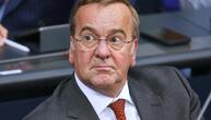 Verteidigungsminister warnt vor Krieg im Weltraum