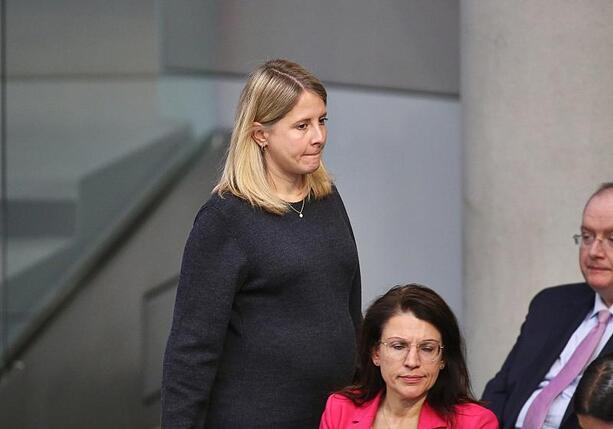 Bild vergrößern: Bauministerin Hubertz will nicht ein Jahr Elternzeit nehmen