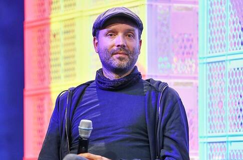 Satiriker Marc-Uwe Kling bleibt trotz Bestseller-Erfolgen sparsam