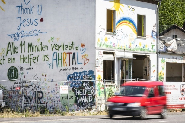 Bild vergrößern: Schlag gegen Schrottvermieter und Sozialbetrug in Nordrhein-Westfalen