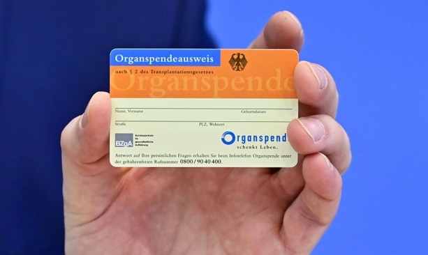 Bild vergrößern: Organspende: Bundesrat fordert erneut Widerspruchslösung