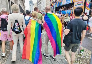 Queerbeauftragte lobt Initiative zum Schutz von LGBTQ im Grundgesetz