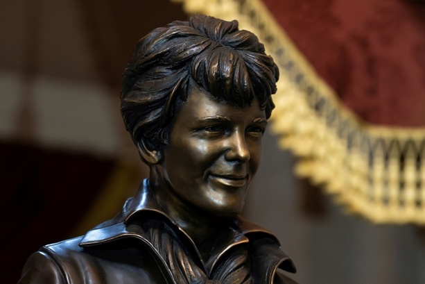 Bild vergrößern: Trump ordnet Freigabe aller Dokumente zu  US-Luftfahrtpionierin Amelia Earhart an