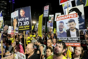 Vor Treffen von Netanjahu und Trump: Tausende Israelis demonstrieren für Abkommen