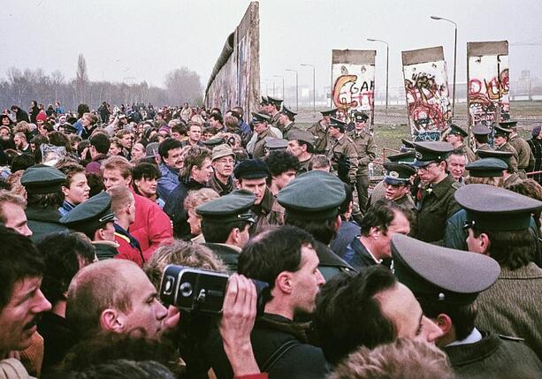 Bild vergrößern: Umfrage: Ostdeutsche schätzen Erbe der friedlichen Revolution sehr